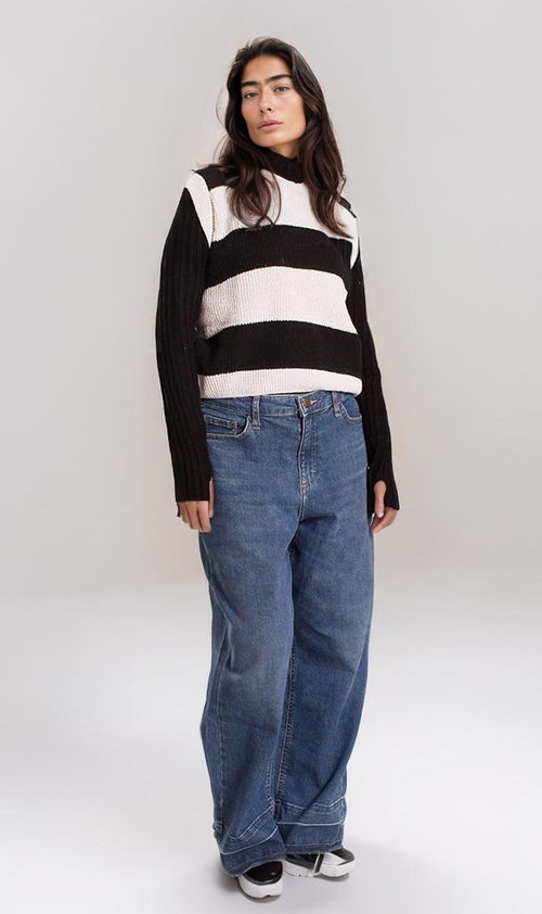 o202784-STRIPED KNIT SWEATER - BLACK & WHITE