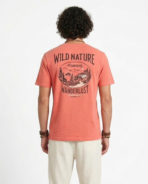 تيشيرت رافين رجالي مطبوع عليه رسومات Wild Nature Wanderlust - لون مرجاني باهت - O203099