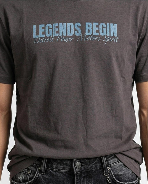 تي شيرت رافين رجالي "بداية الأساطير" بطبعة تنين - تي شيرت ستريت وير باللون الرمادي الفحمي - O203111