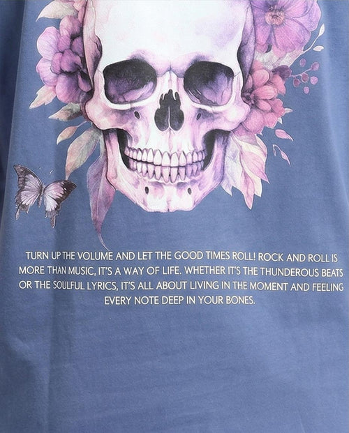 تيشيرت رافين فضفاض بطبعة جمجمة وزهور باللون الأزرق الداكن - O203135