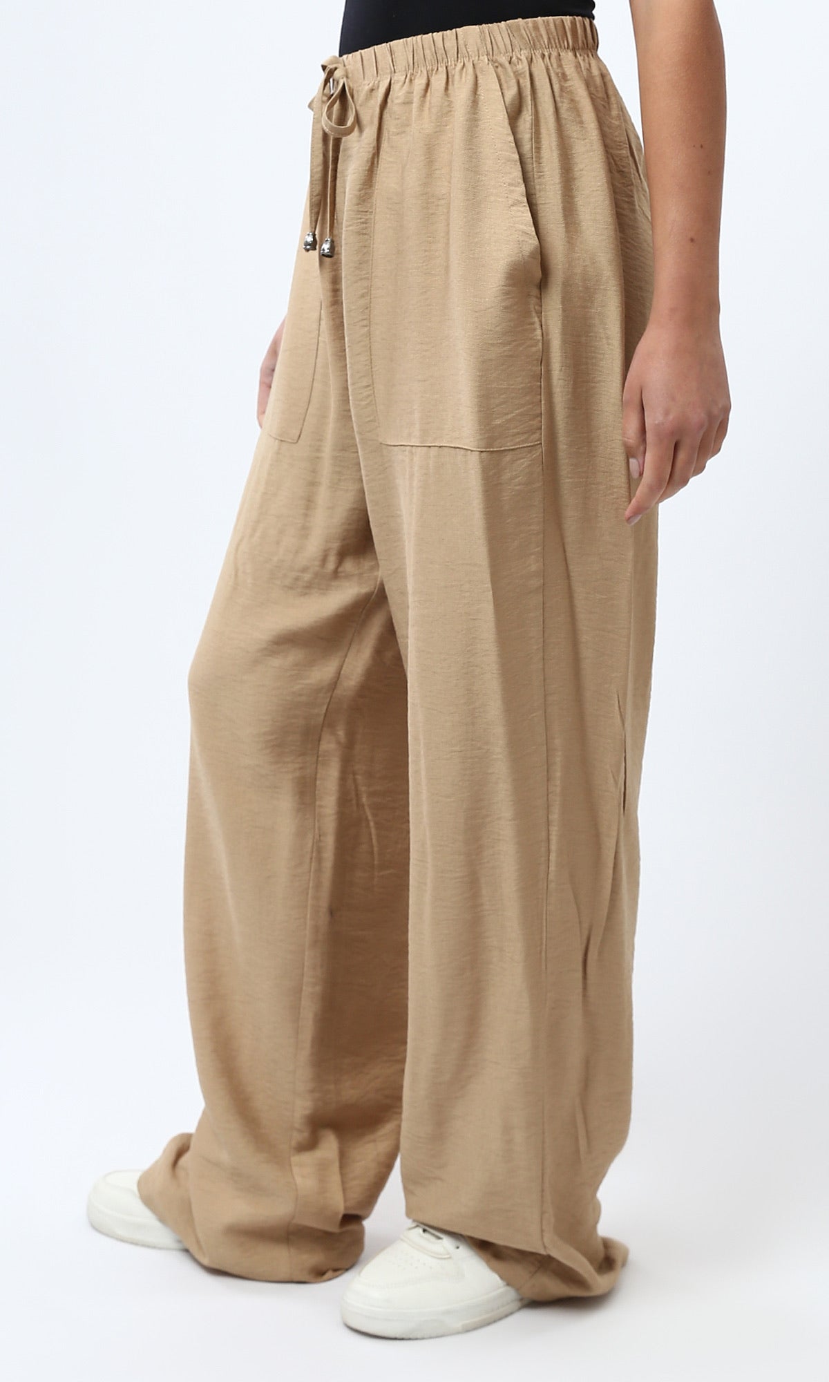 بنطال رياضي بيج بساق واسعة وبرباط