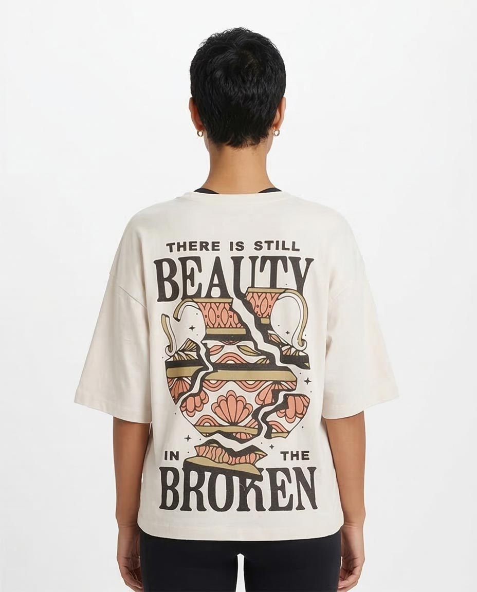 Ravin تي شيرت بطبعة كبيرة "Still Beauty" – كريم - O203254