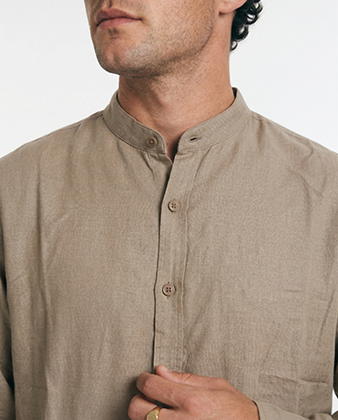 Ravin | Men’s Mandarin Collar Linen-Texture Shirt – Taupe – O203315