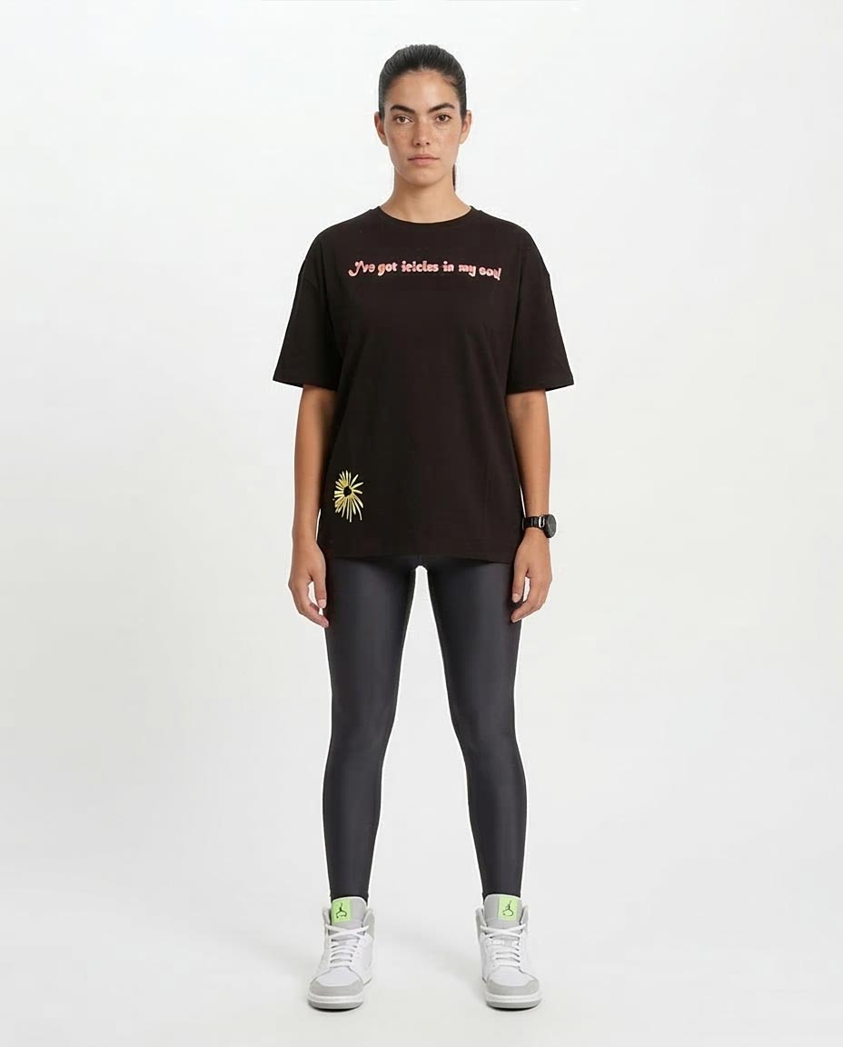 تيشيرت رافين للجنسين بقصة كبيرة وطبعة "بلورات ثلجية في روحي" - أسود - O204298