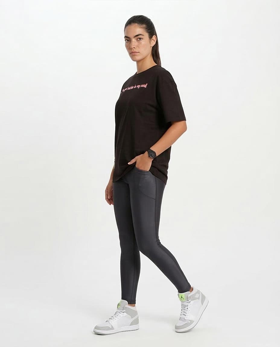 تيشيرت رافين للجنسين بقصة كبيرة وطبعة "بلورات ثلجية في روحي" - أسود - O204298