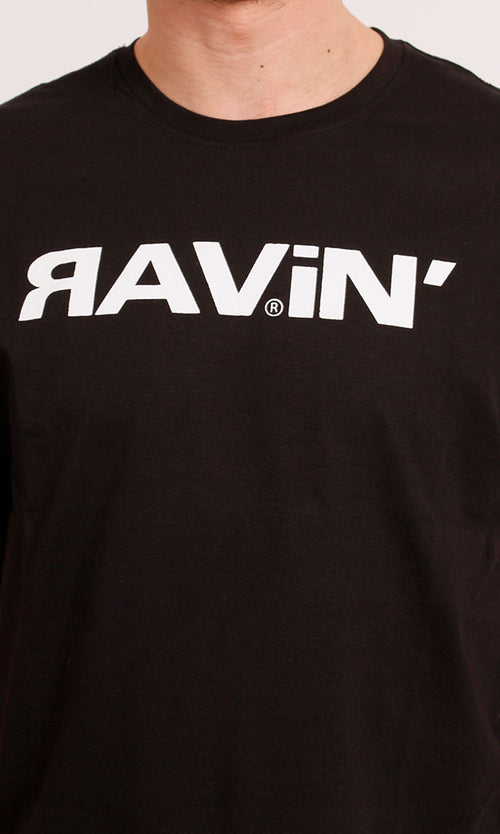 تي شيرت رجالي أسود بشعار جرافيك من ريفين