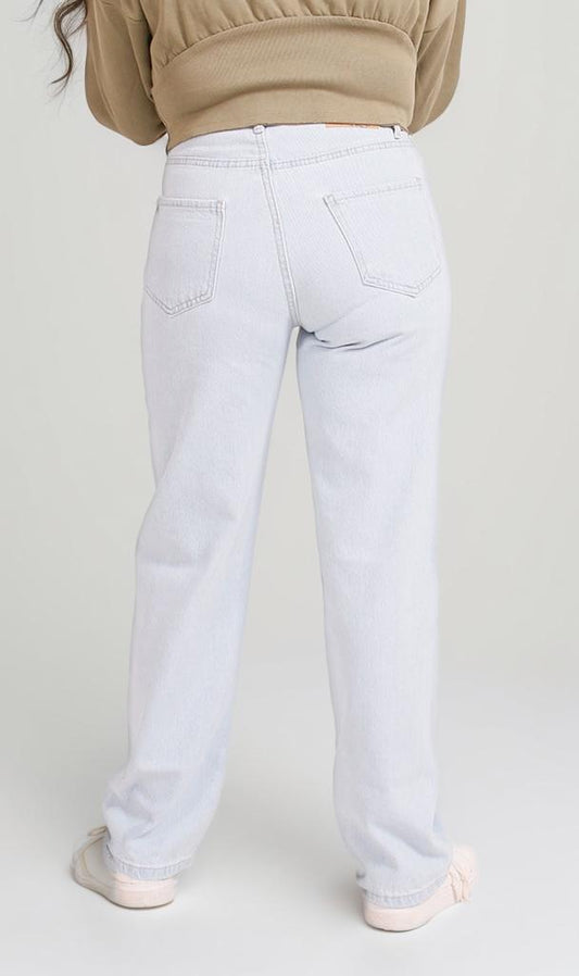 R205935 - Light Wash Denim Jeans - Classic Fit