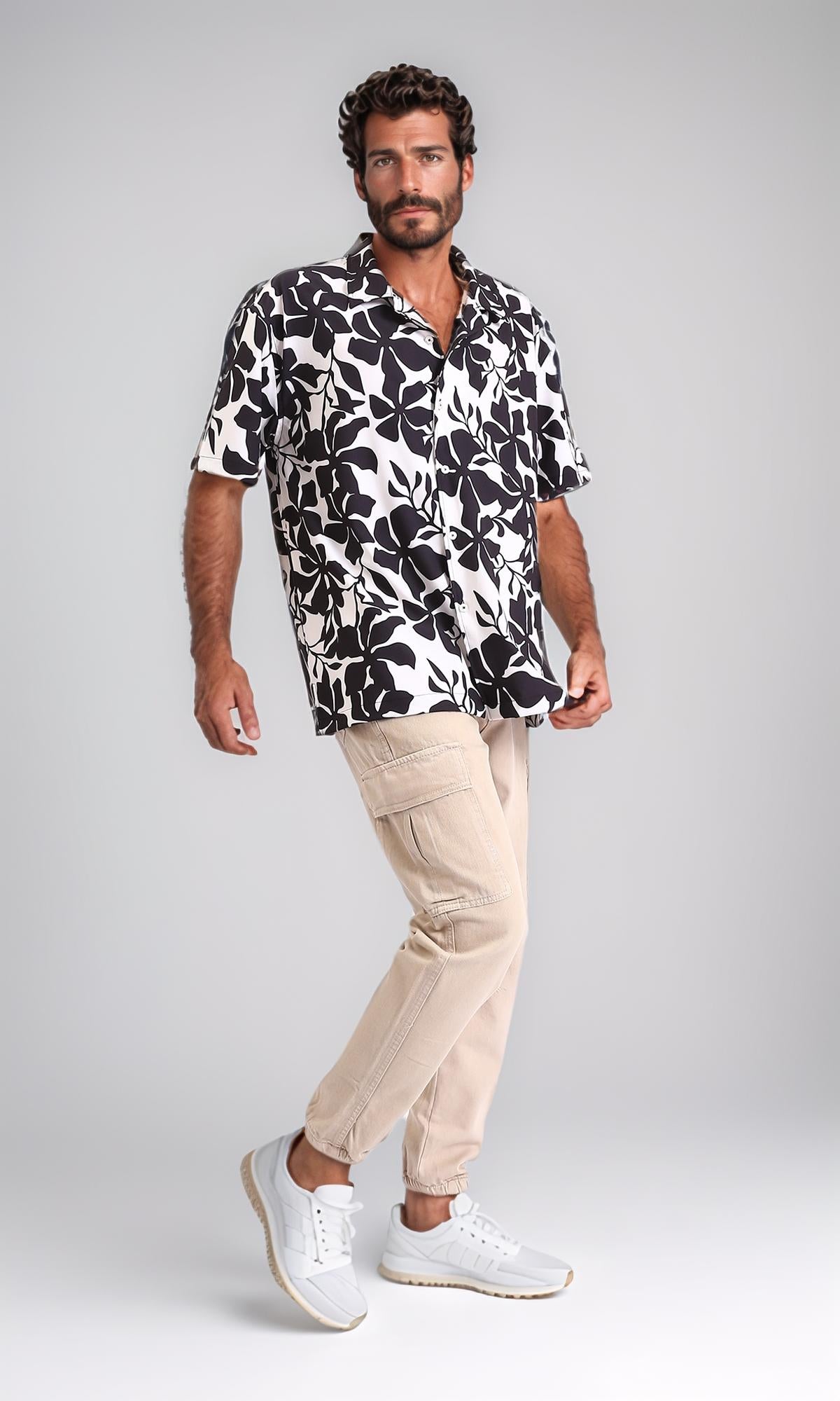R208110-Floral Relaxed Fit Casual Shirt - Black & White