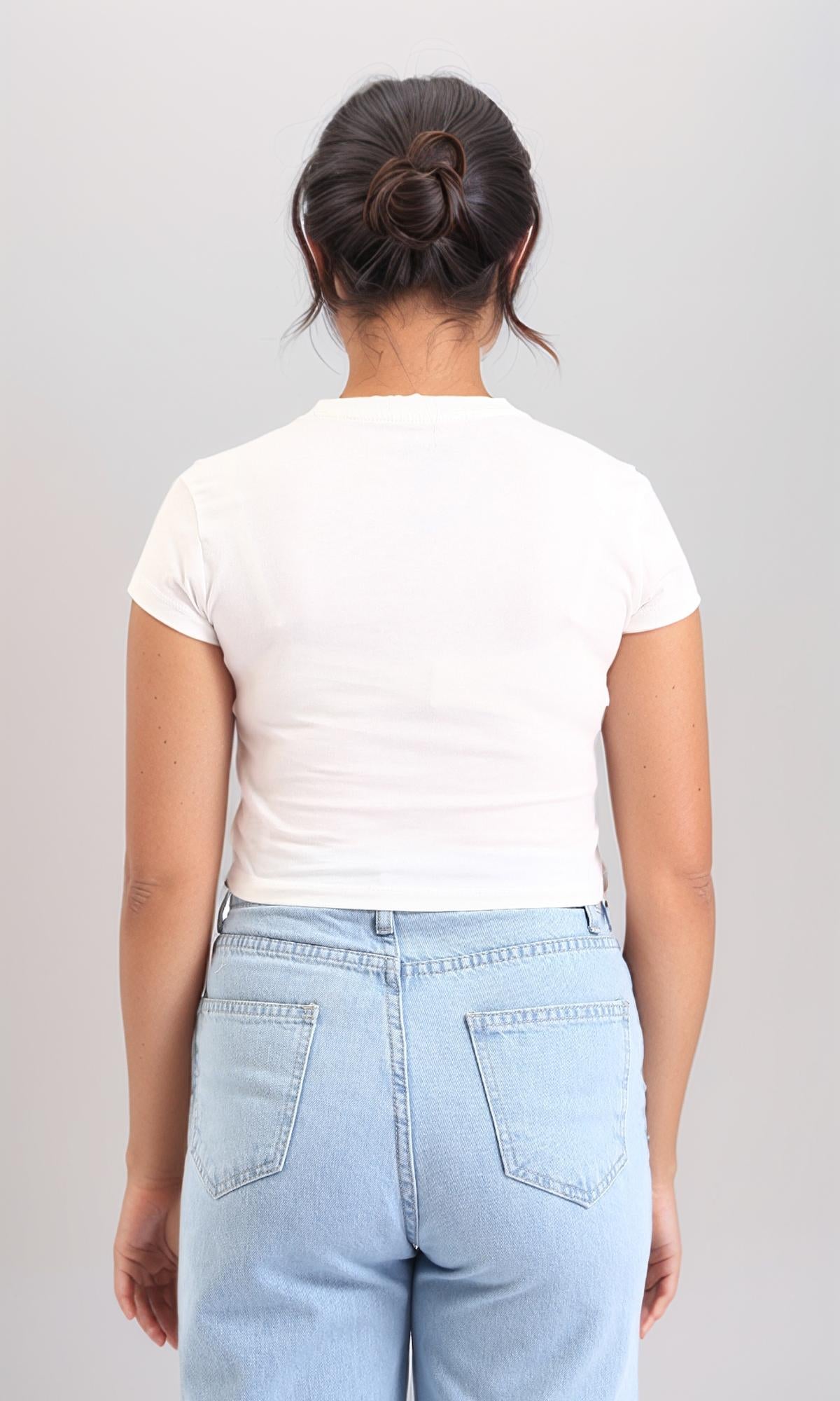 R208134-تيشيرت سادة بكم قصير وتصميم غير متماثل - أبيض