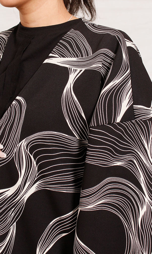 R208477 - Printed Rozalin Kimono - Black & White Abstract