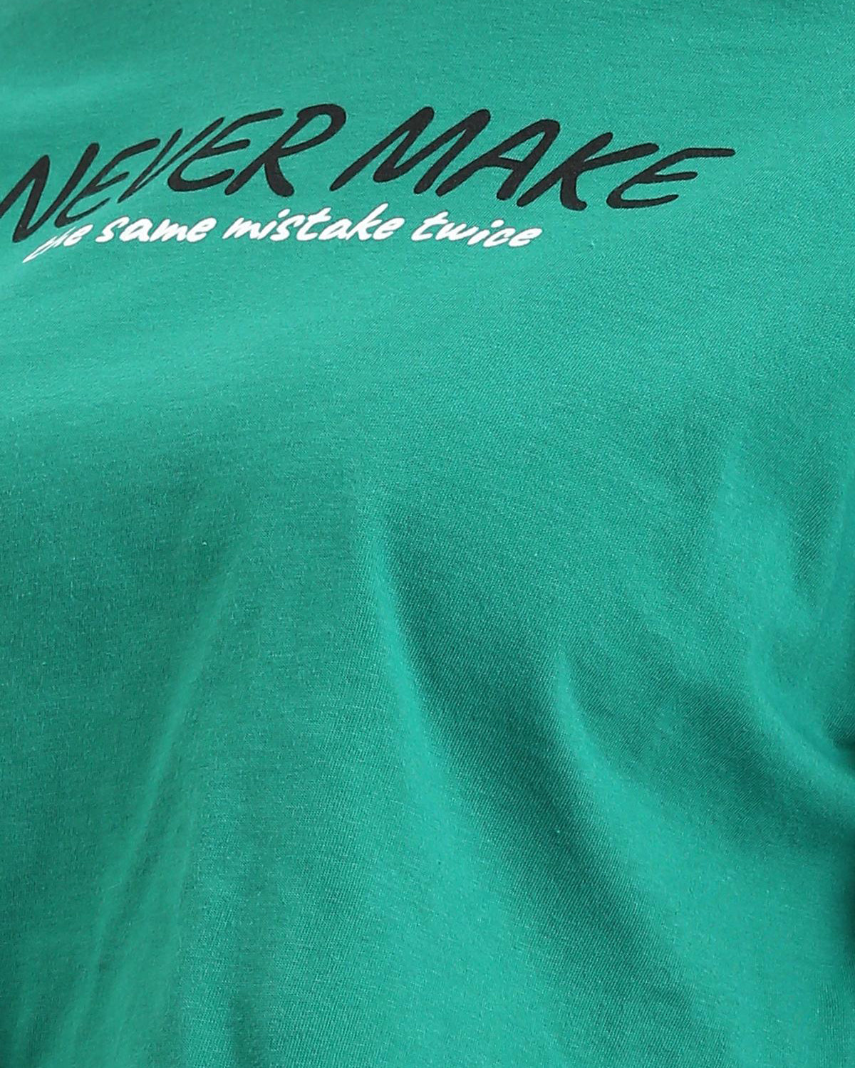 تيشيرت نسائي قصير بطبعة "Never Make" من ريڤين – أخضر - R208516