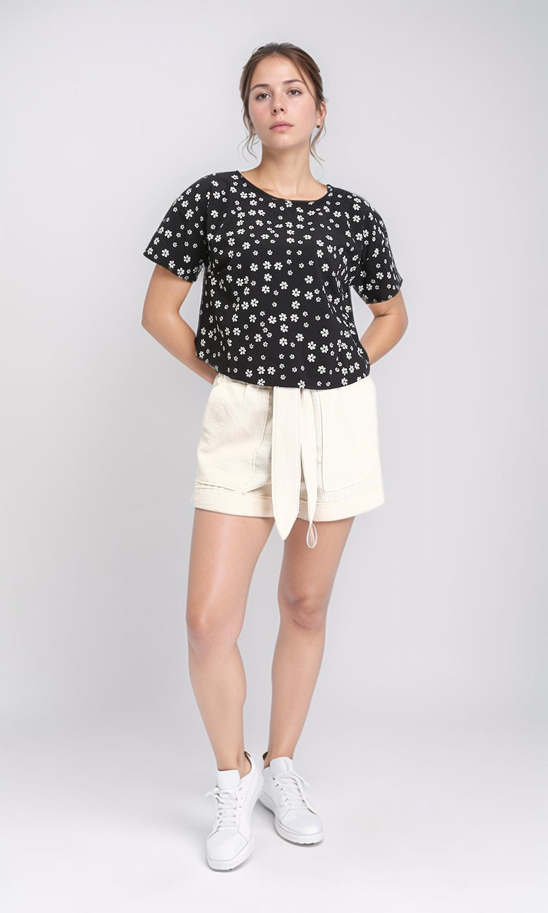 R208775 - Floral Boat Neck Short Sleeves Tee - Black & White