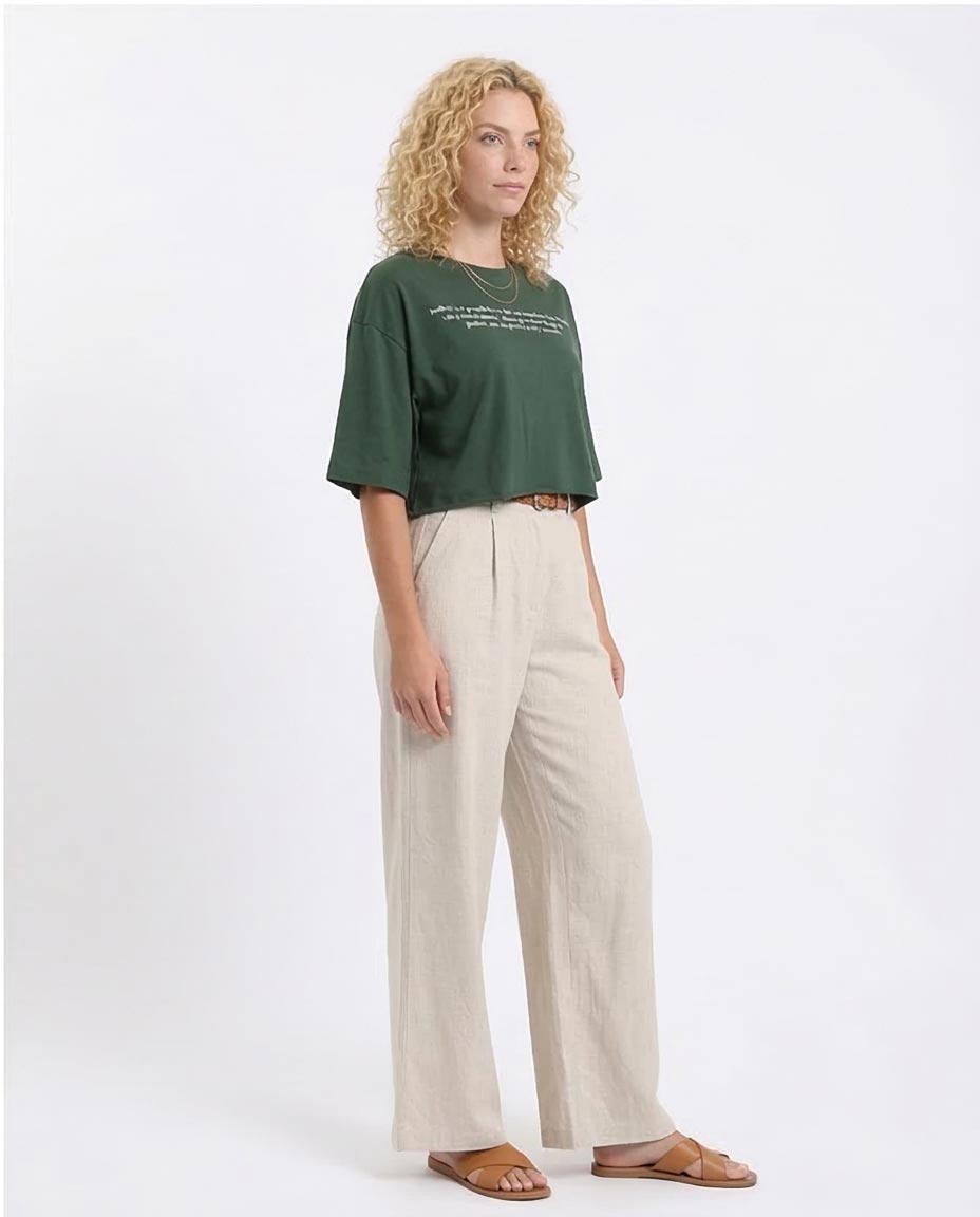 Ravin "Hope Lights The Way" Cropped Graphic Tee – Forest Green - R209145