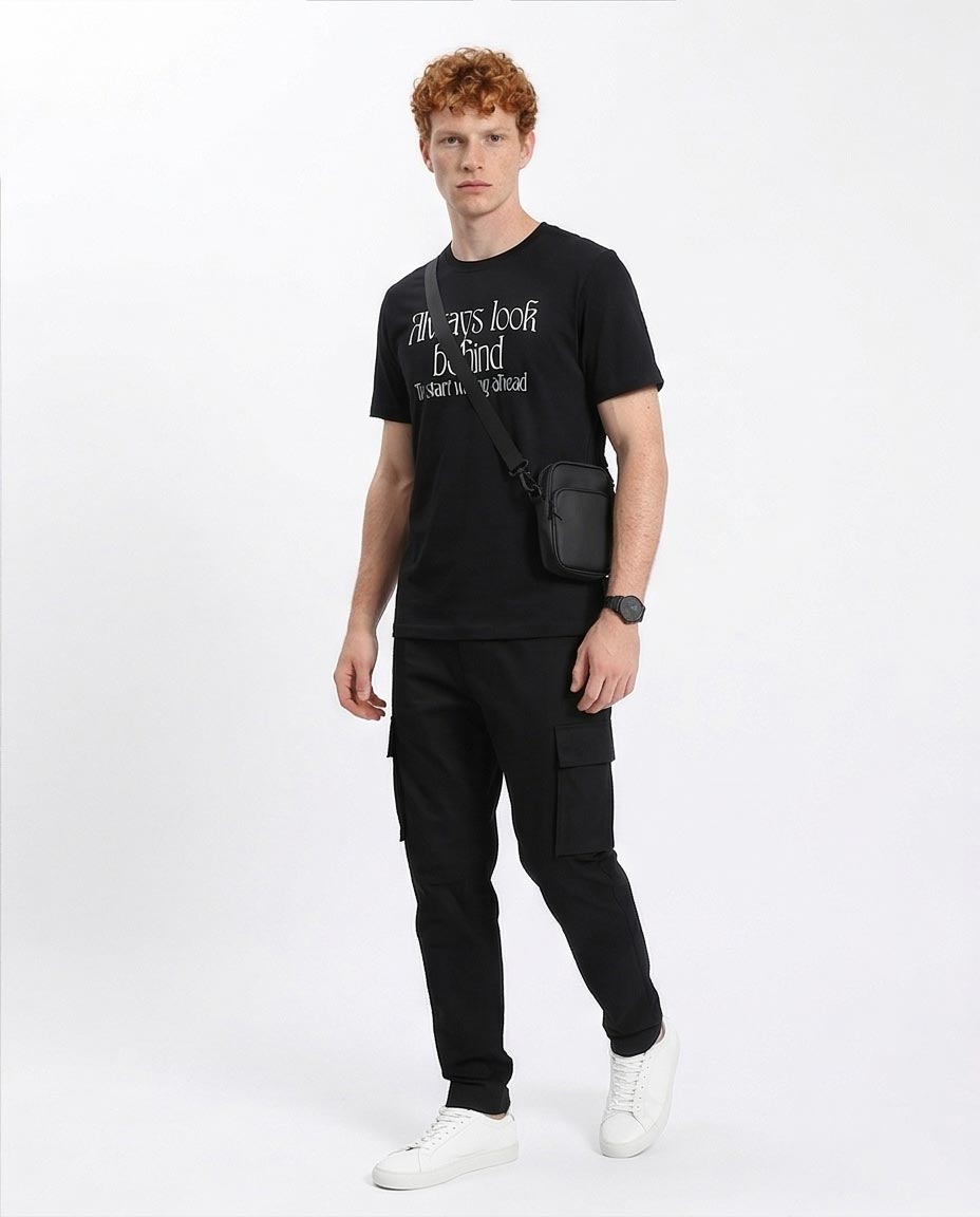 تي شيرت رجالي "Always Look Behind" من RAVIN بطبعة جرافيك – تشكيلة Elevated Street - أسود - R209364