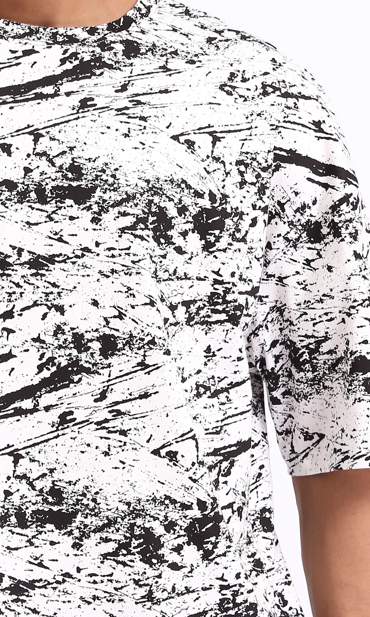 R210010 - Random Pattern Elbow Sleeves Tee - Black & White