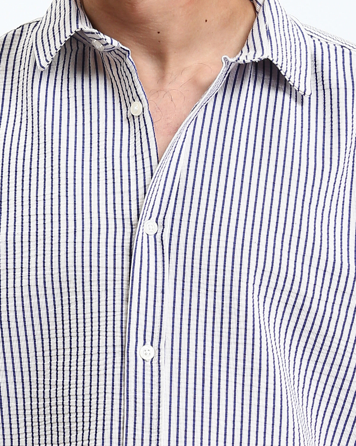 Ravin Men's Seersucker Striped Short Sleeve Shirt - White & Navy Blue - R210502