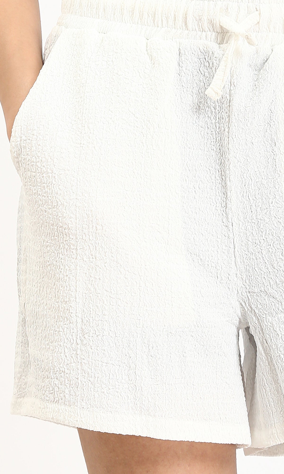 R210506 - Textured Feminine Short with Side Pockets - White