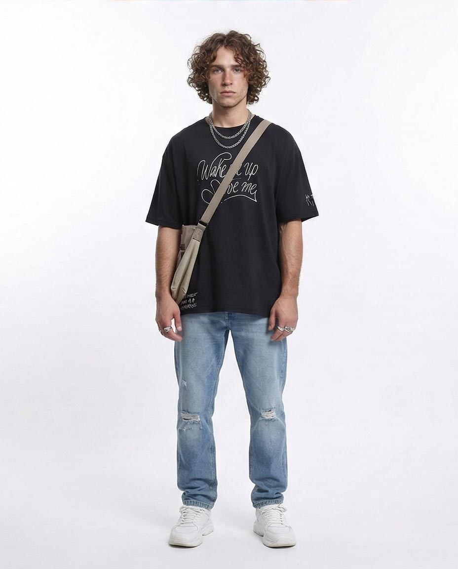 RAVIN "Wake Me Up" Oversized Graphic T-Shirt - Black - R210532