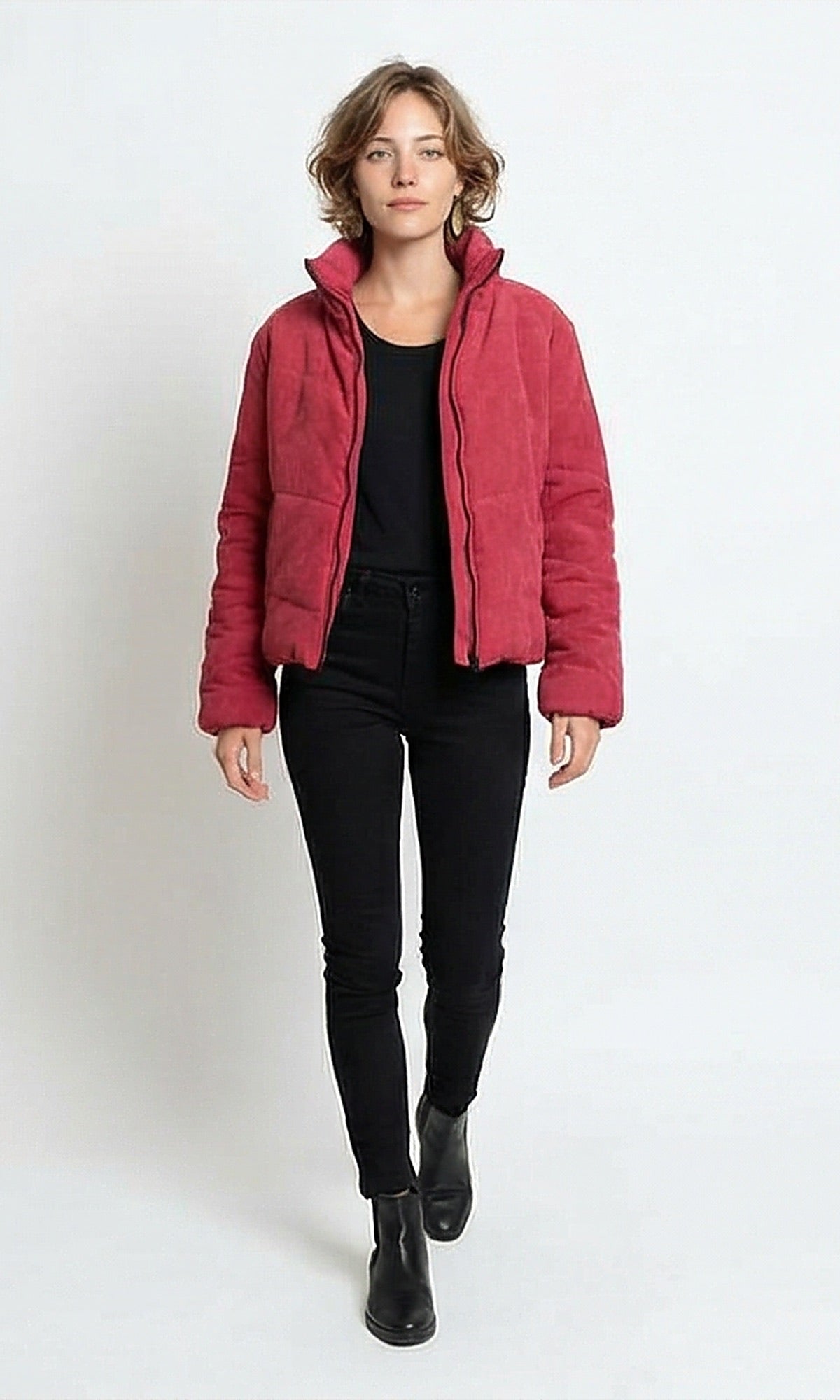 جاكيت مبطن أحمر ياقة قائمة من قماش الكوردروي