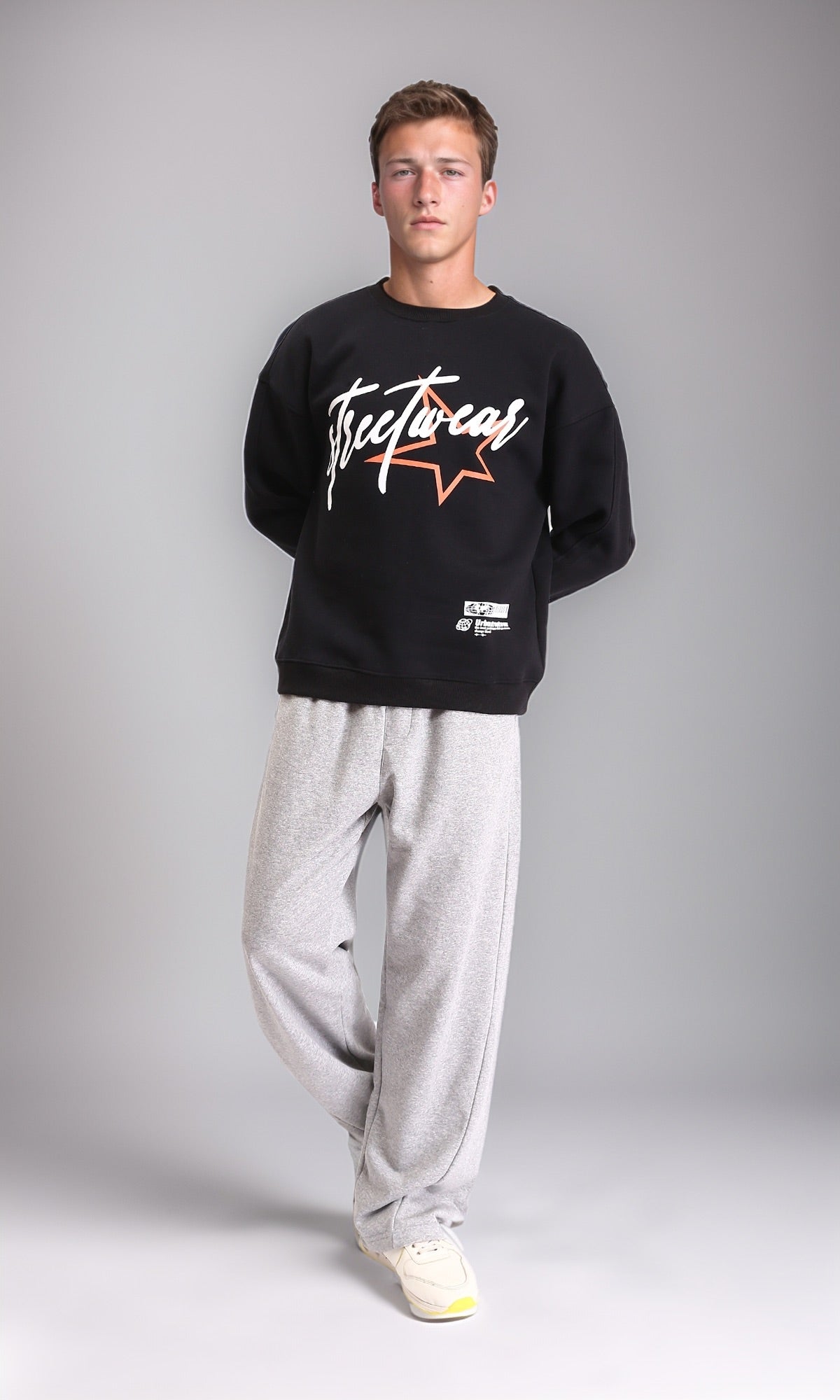 R212202 - سويت شيرت بأكمام طويلة مطبوع بعبارة "Street Wear" - أسود