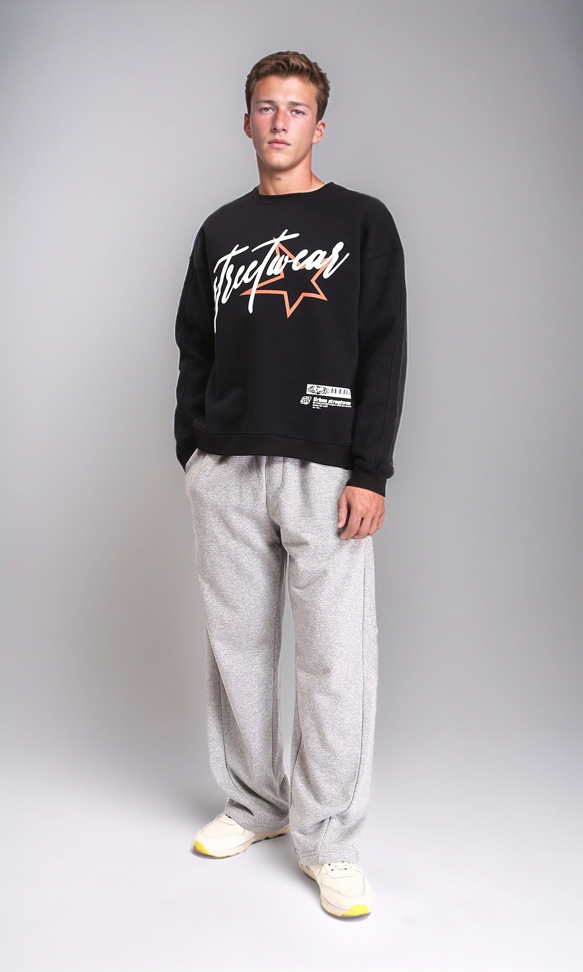 R212202 - سويت شيرت بأكمام طويلة مطبوع بعبارة "Street Wear" - أسود