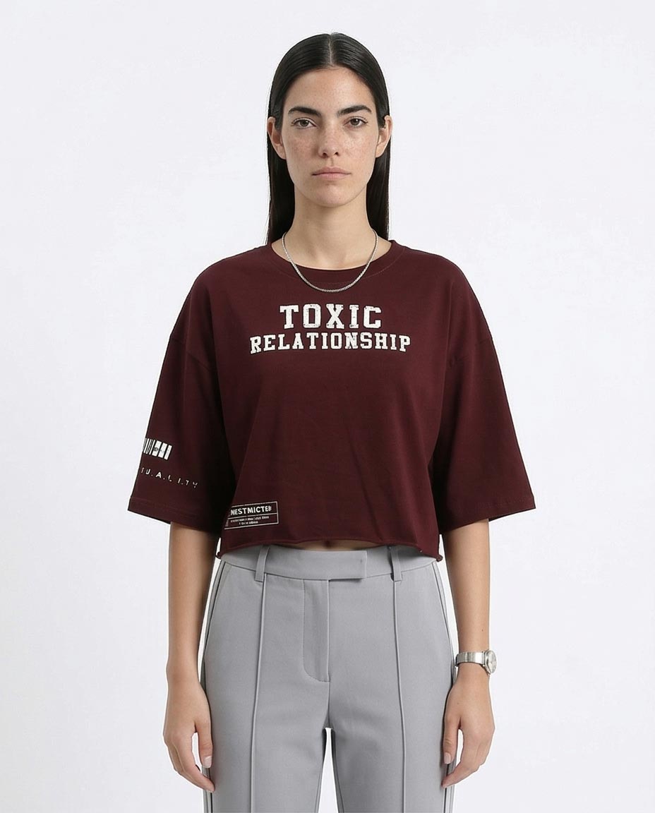 "toxic Relationship" Raw-Edge Cropped Streetwear Tee - Maroon