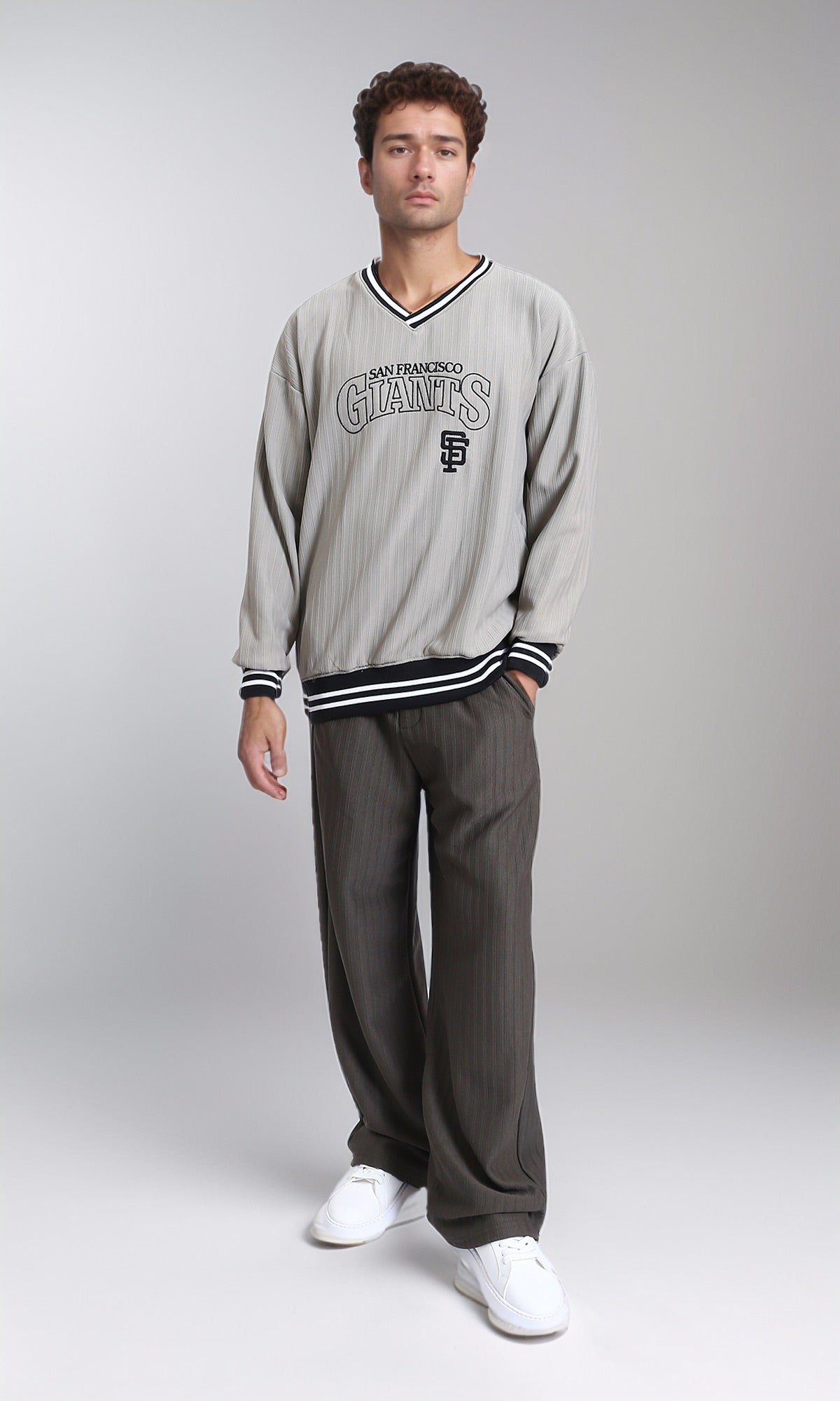 R214675 - Embroidered "San Francisco Giants" Sweatshirt - Grey