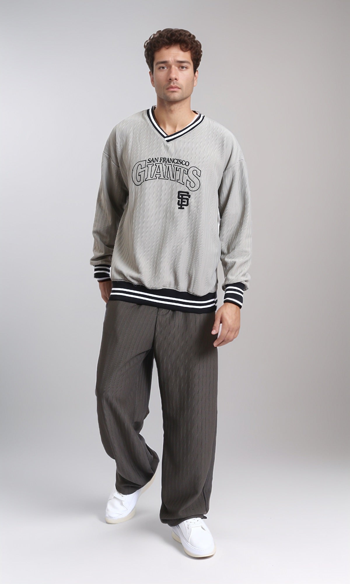 R214675 - Embroidered "San Francisco Giants" Sweatshirt - Grey