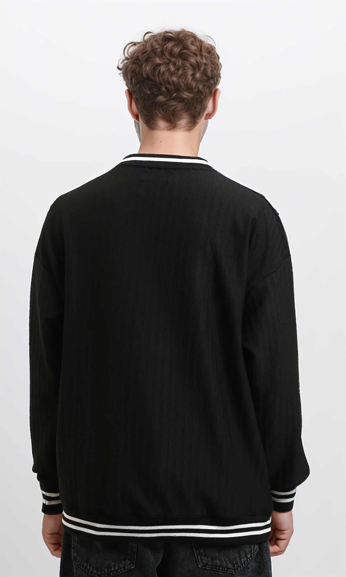 R214677 - سويت شيرت بياقة على شكل V ونقشة بارزة - أسود