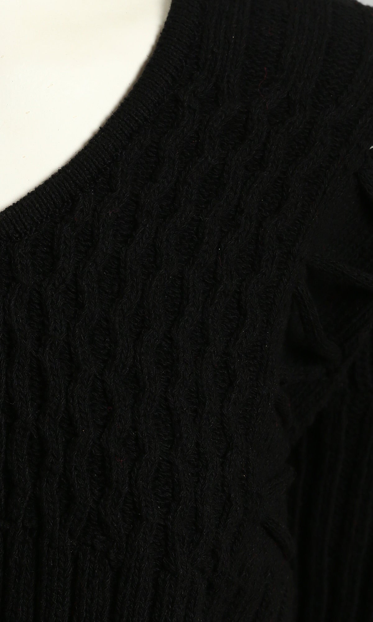 Black Solid V-Neck Cable Knit Crop Pullover
