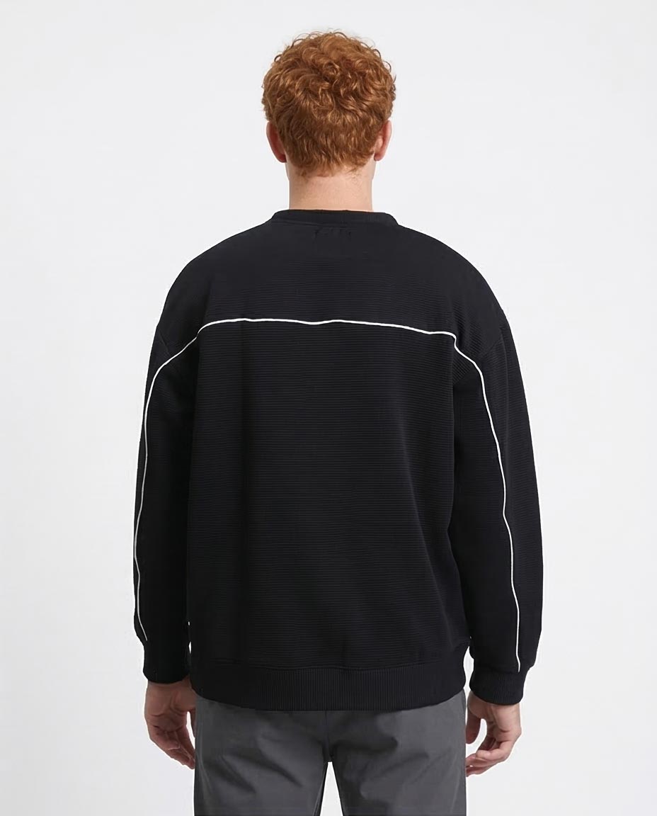 RAVIN Men’s Textured Relaxed-Fit Sweatshirt with Contrast Piping Detail - Black - R214980