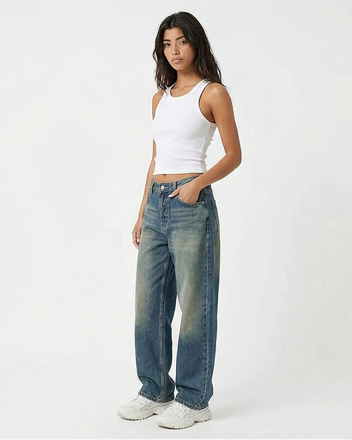 بنطلون جينز بخصر عالٍ وقصة واسعة ودرجة غسيل عتيقة