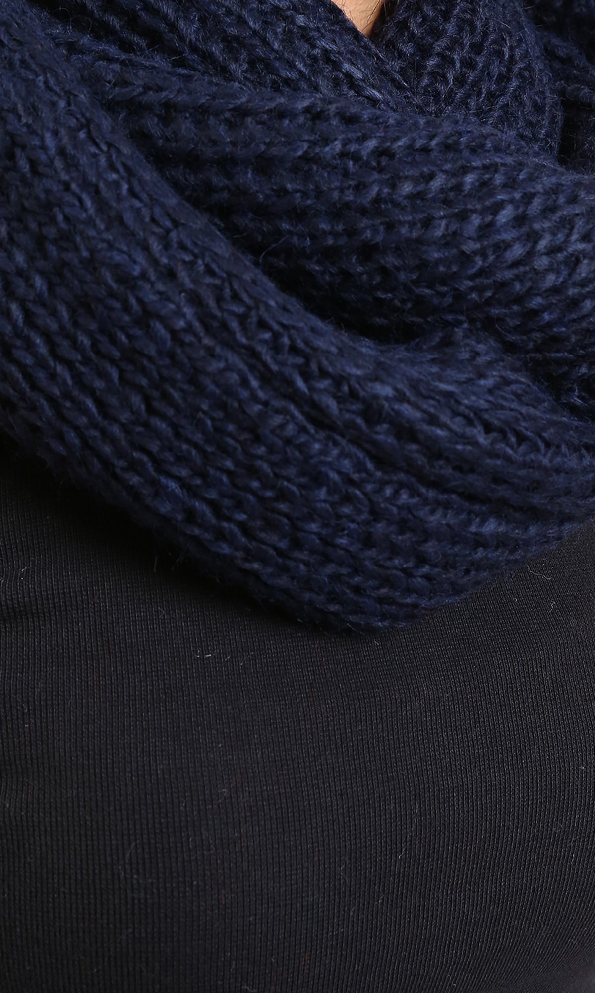 R215255 - Chunky Knit Infinity Scarf - Navy Blue