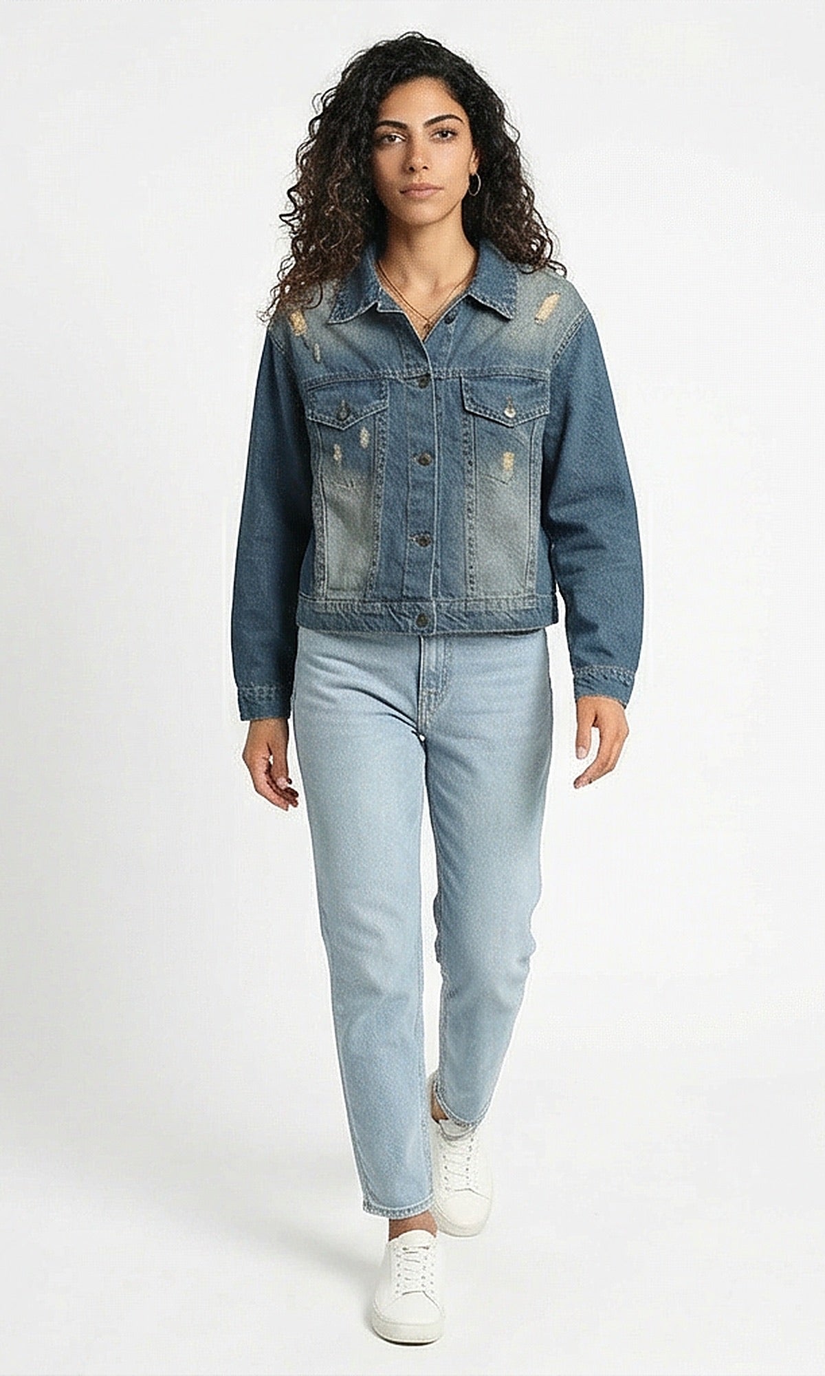 جاكيت دنيم كلاسيكي مغسول باهت وممزق