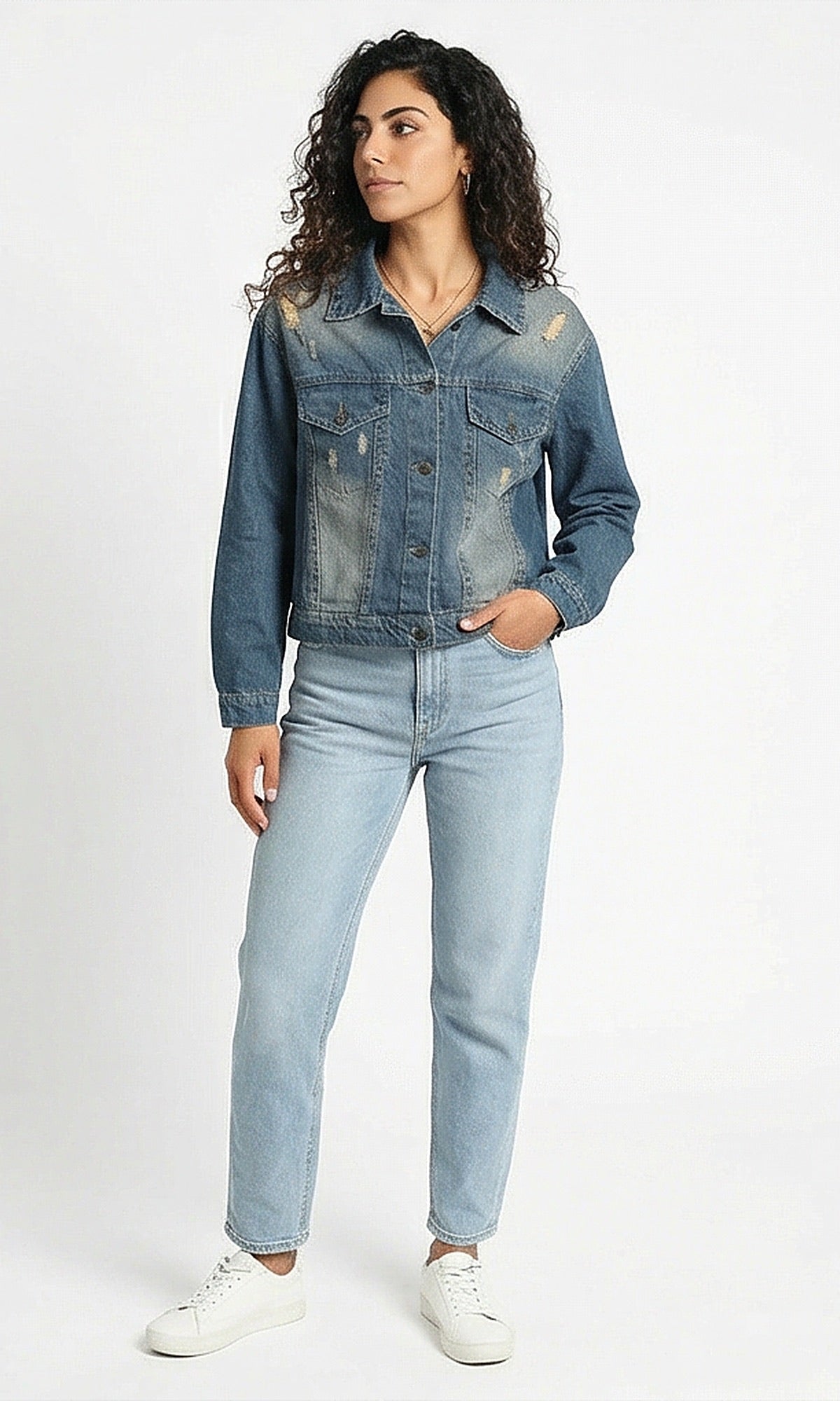 جاكيت دنيم كلاسيكي مغسول باهت وممزق