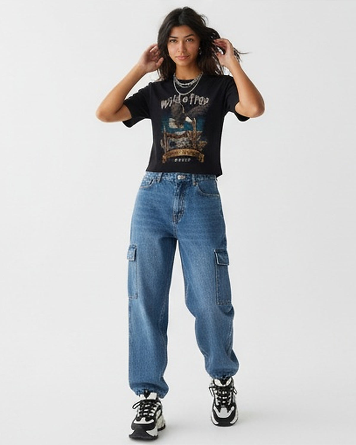 تيشيرت أسود بأكمام قصيرة بطبعة نسر "Wild & Free" - R216405
