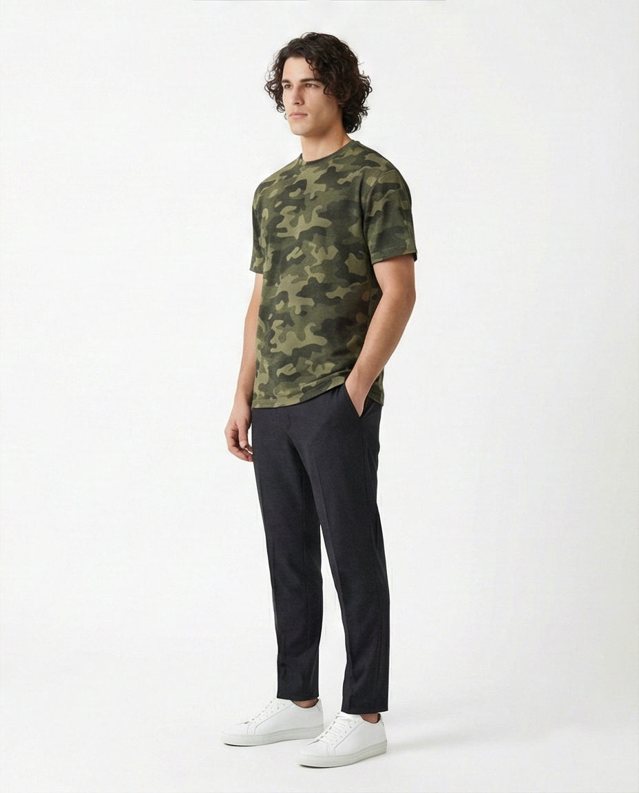 تي شيرت كامو قصير الأكمام بنسيج مميز