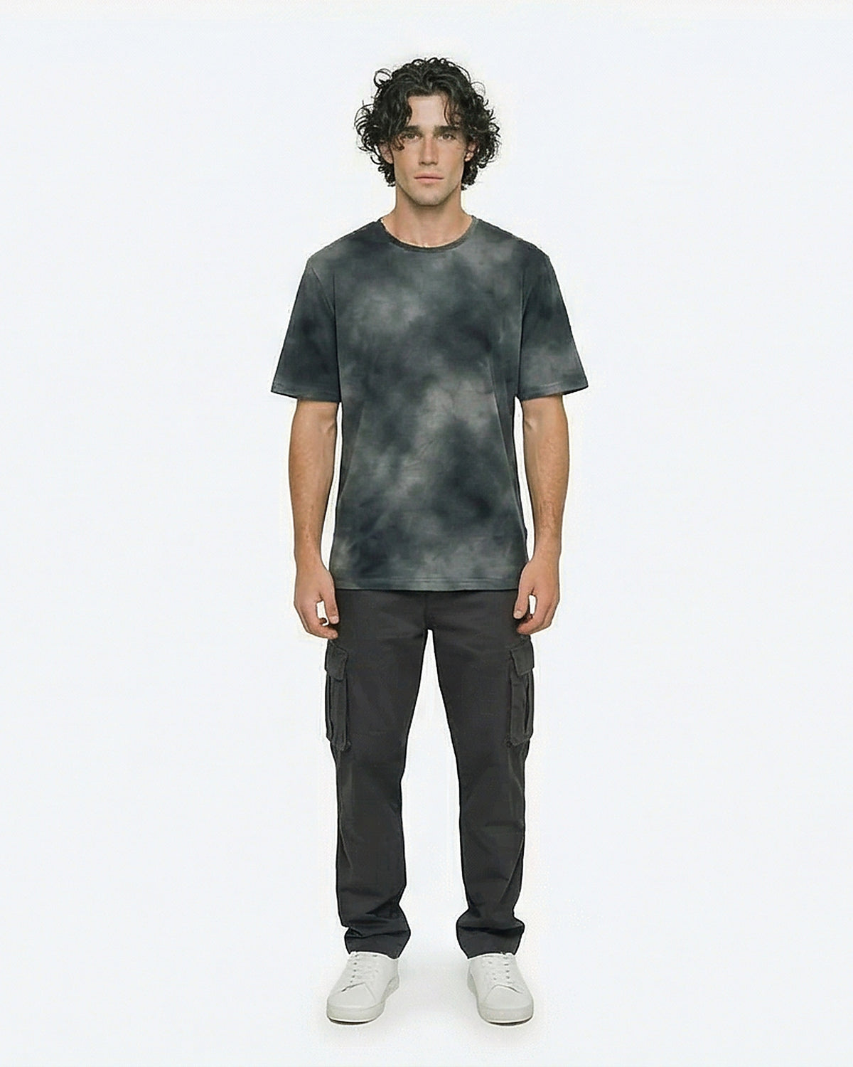 تيشيرت برقبة دائرية وتصميم مجرد بخطوط رمادية داكنة