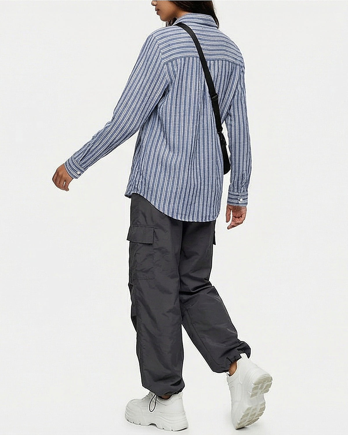 قميص كاجوال بأكمام طويلة ومزيج كتان مخطط باللون الأزرق