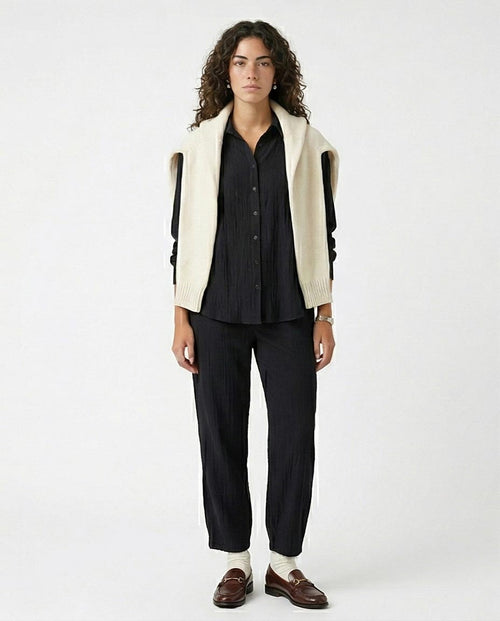 Ravin Crinkle Crêpe Relaxed Straight-Leg Pants in Black – Style R217305, Plissé Texture, High-Rise Elastic Waist