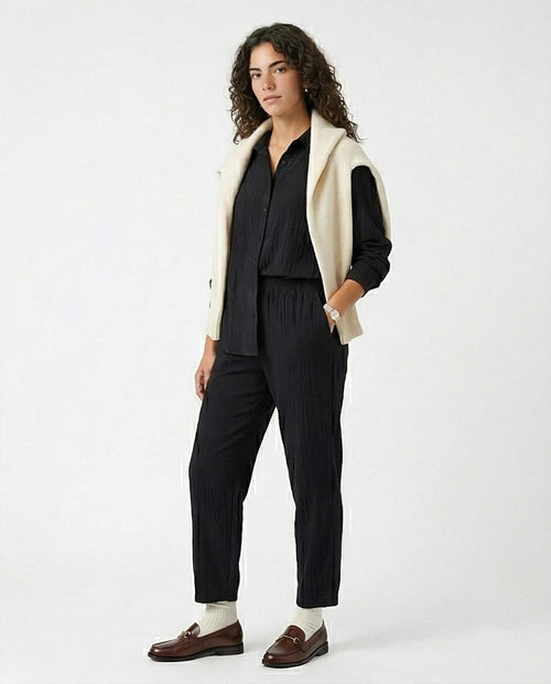 Ravin Crinkle Crêpe Relaxed Straight-Leg Pants in Black – Style R217305, Plissé Texture, High-Rise Elastic Waist