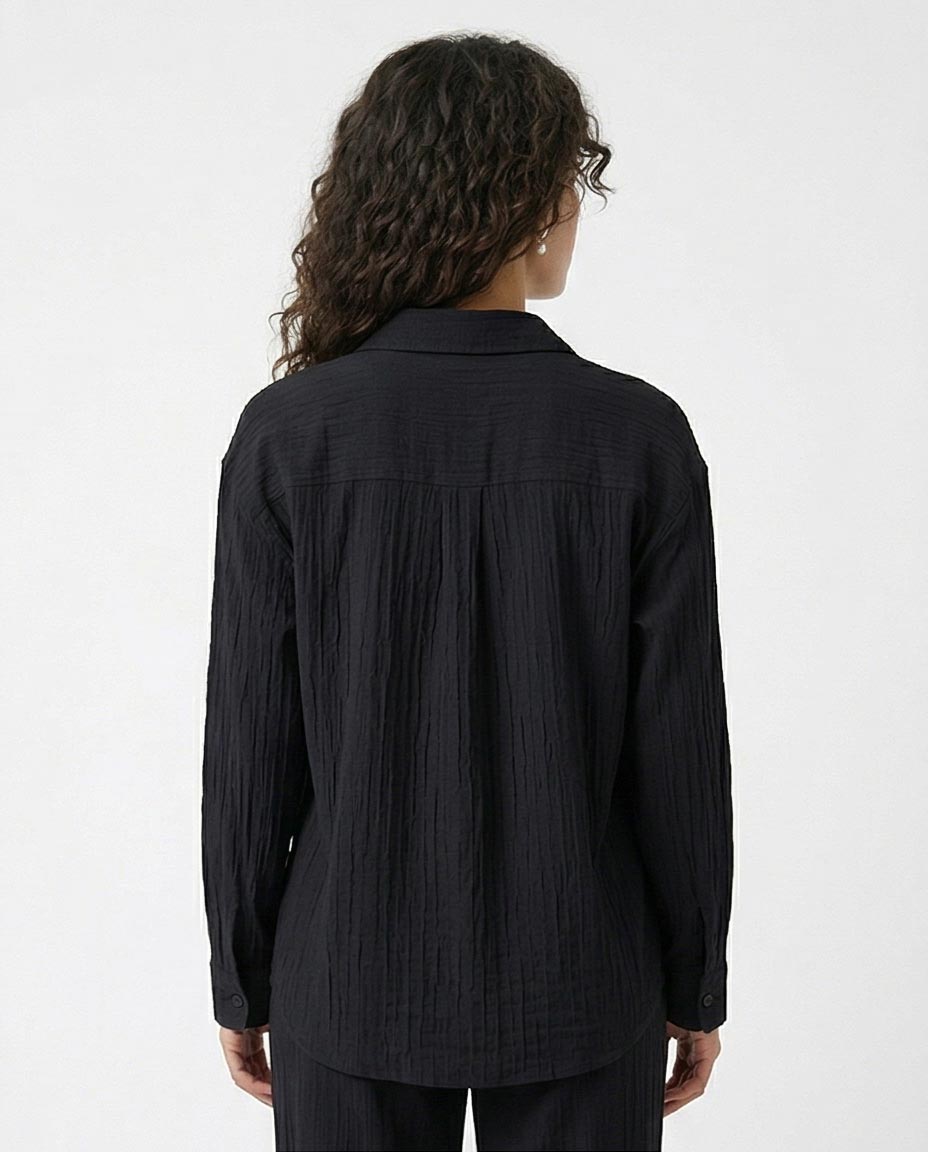 Ravin Crinkle Crêpe Relaxed Button-Down Shirt in Black – Plissé Texture, Dropped Shoulder, Effortless Casual Chic - R217305