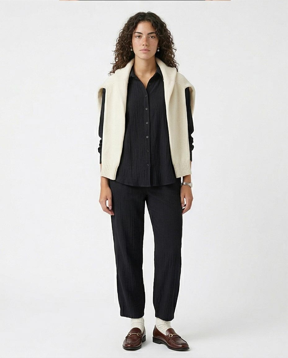 Ravin Crinkle Crêpe Relaxed Button-Down Shirt in Black – Plissé Texture, Dropped Shoulder, Effortless Casual Chic - R217305