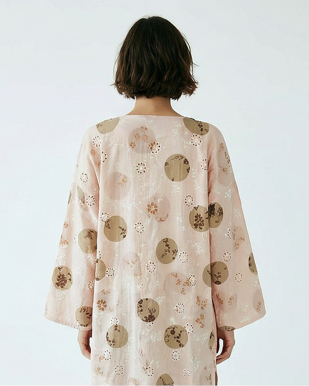 R217389-S26W436-بيج (سيارة)