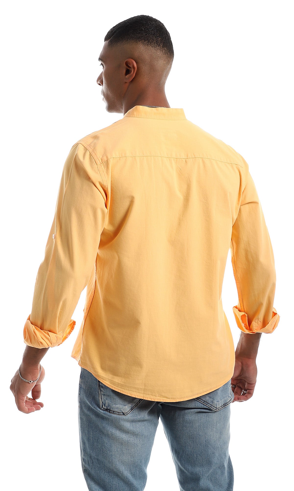 قميص بياقة ماندرين وأزرار غلق لون برتقالي