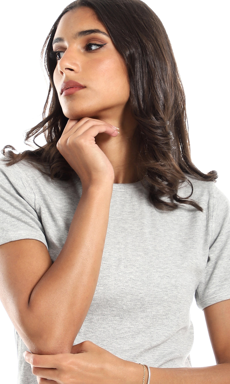 توب قصة قصيرة مضلع بياقة مستديرة ونمط هيذر سهل الإرتداء لون رمادي