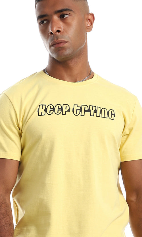 تي شيرت قطن بطباعة "Keep Trying" - أصفر
