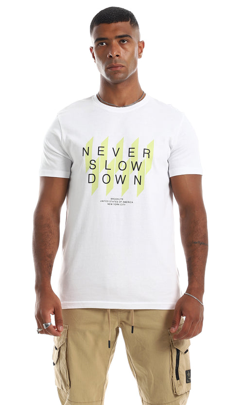 تي شيرت أنيق بطباعة "Never Slow Down"