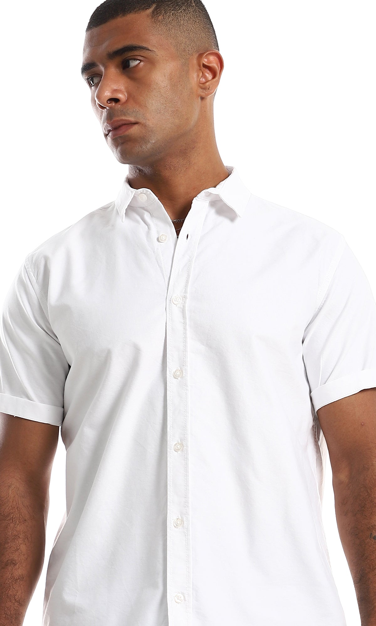 قميص سادة بأكمام قصيرة وأزرار أبيض