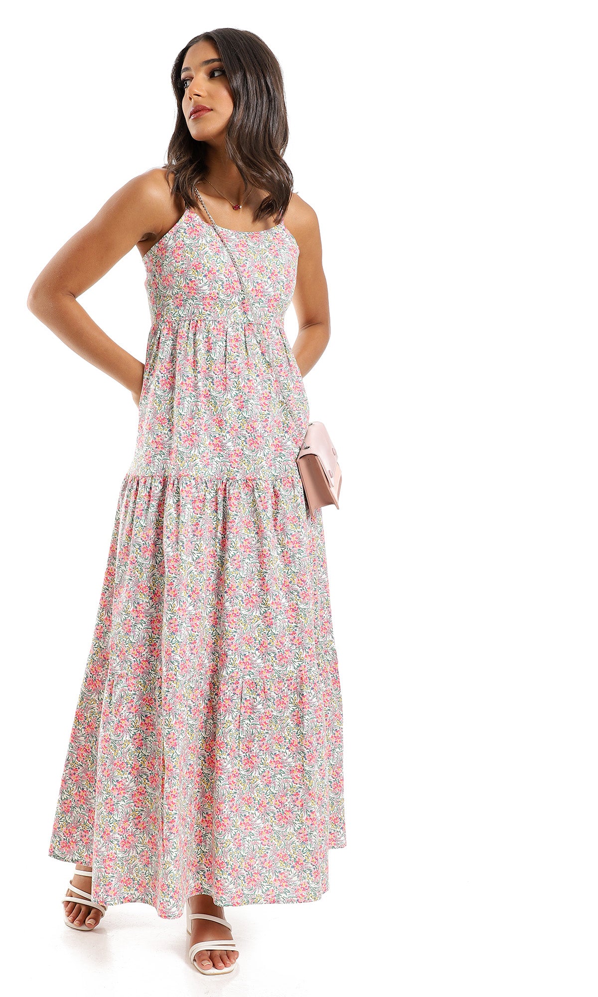 98819 Femmes habillées